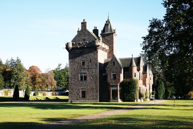 Guthrie Castle Weddings | Offers | Packages | Photos | Fairs